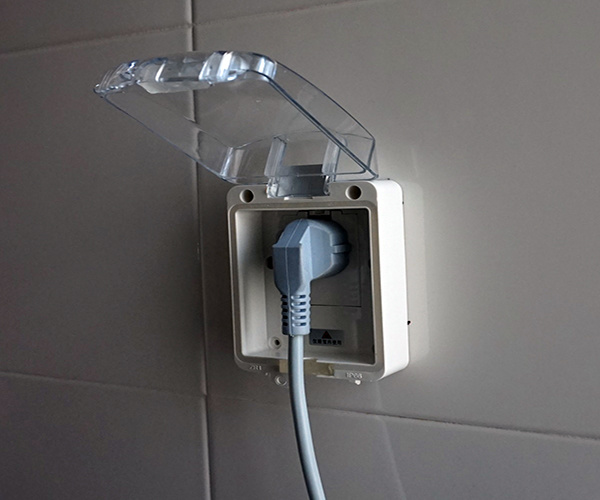 卫生间插座防水盒怎么安装